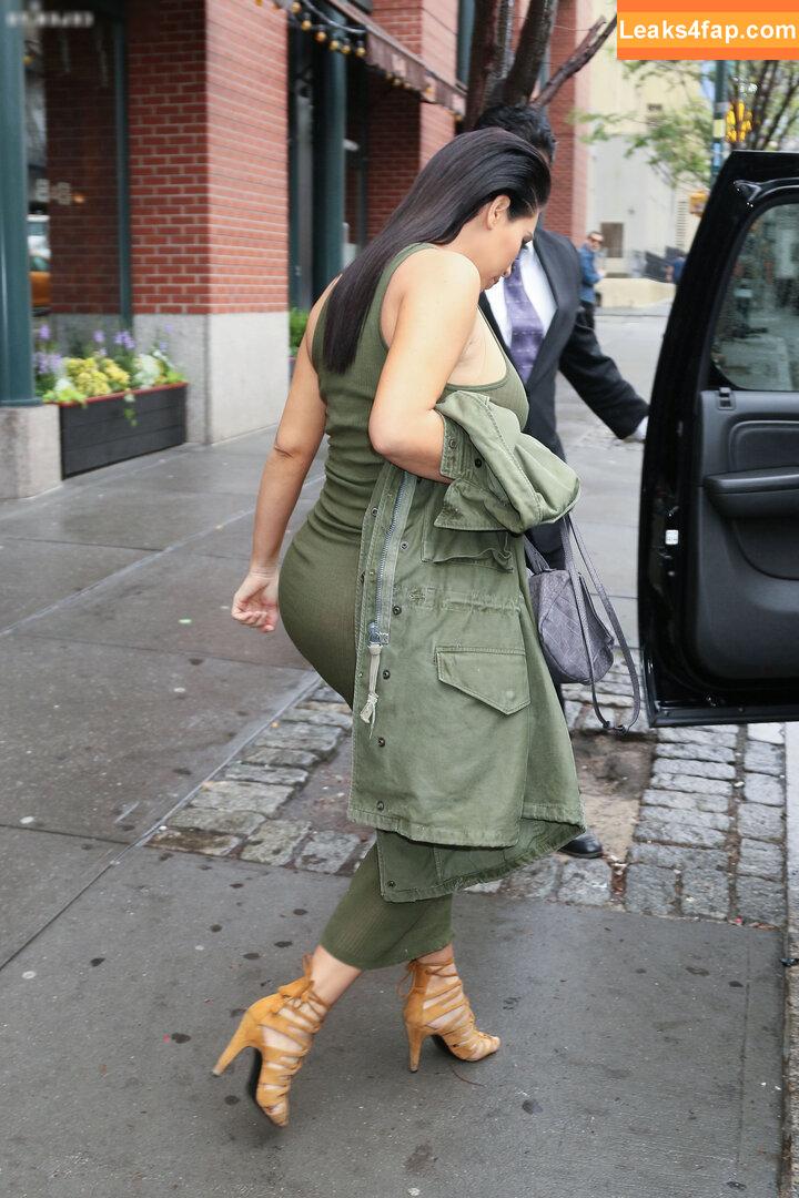 Kim Kardashian / https: / kimkadarshian / kimkardashian leaked photo photo #2012