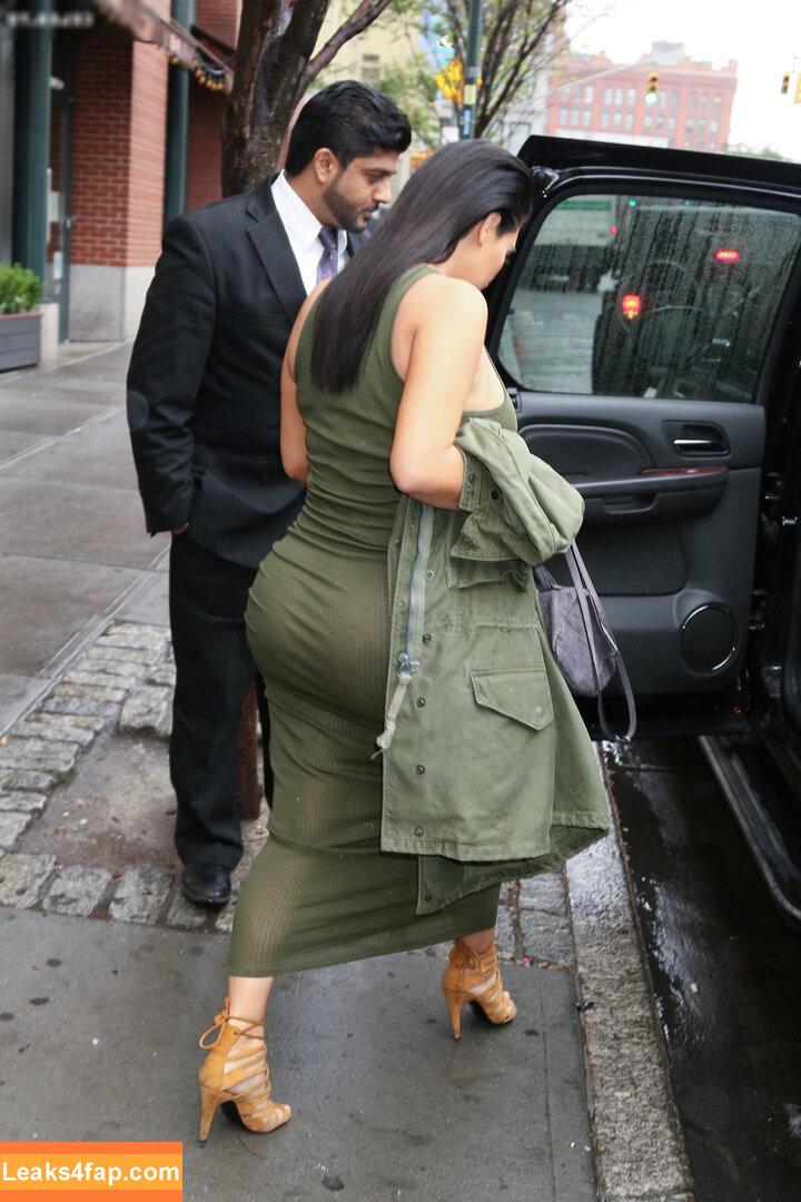 Kim Kardashian / https: / kimkadarshian / kimkardashian слитое фото фото #2013