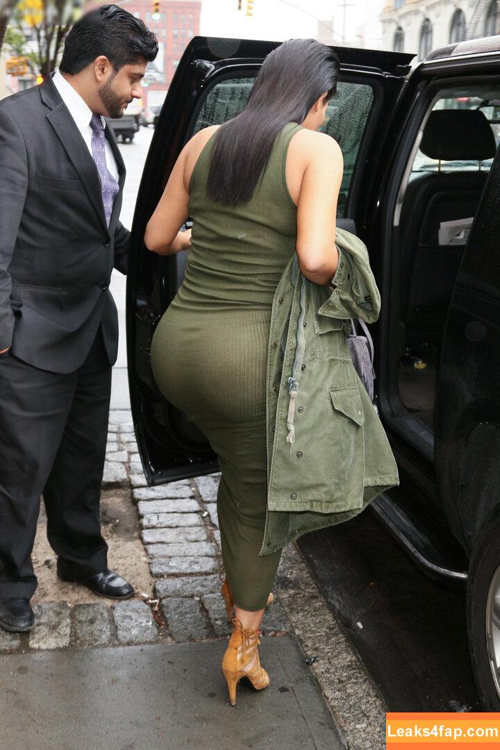 Kim Kardashian / https: / kimkadarshian / kimkardashian leaked photo photo #2015