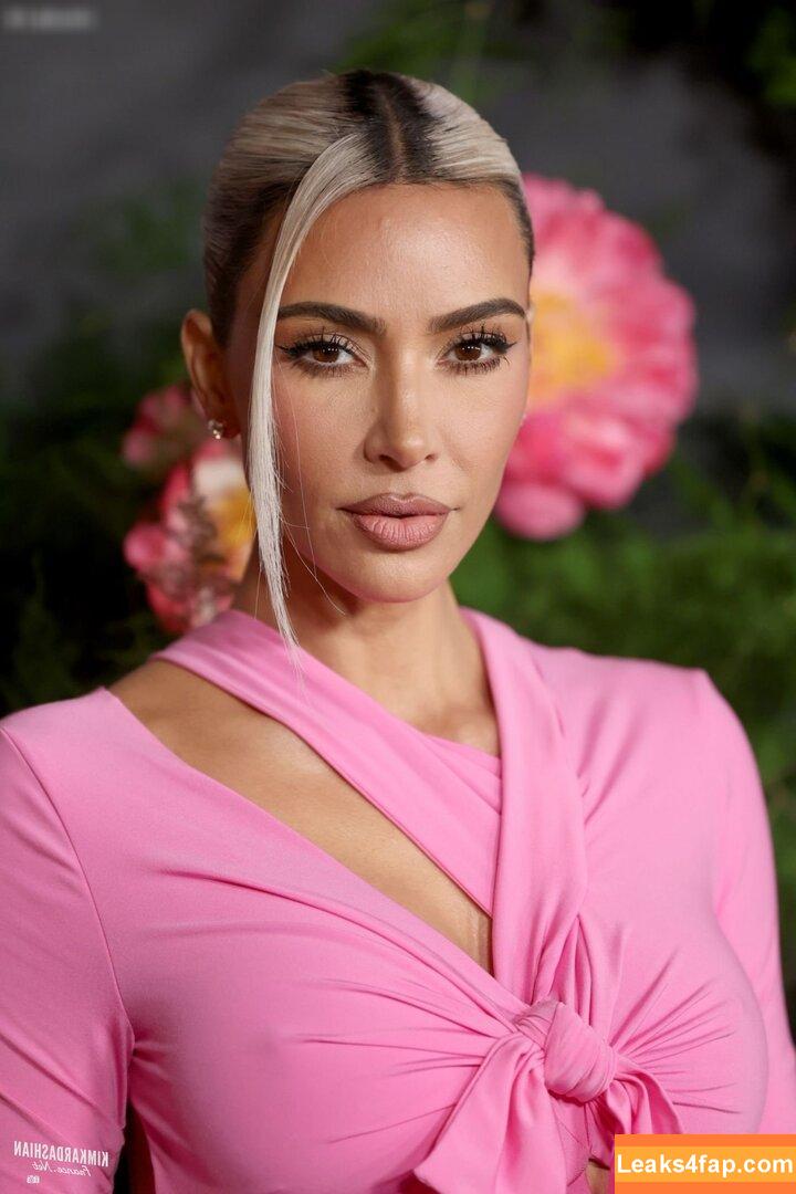 Kim Kardashian / https: / kimkadarshian / kimkardashian leaked photo photo #2033