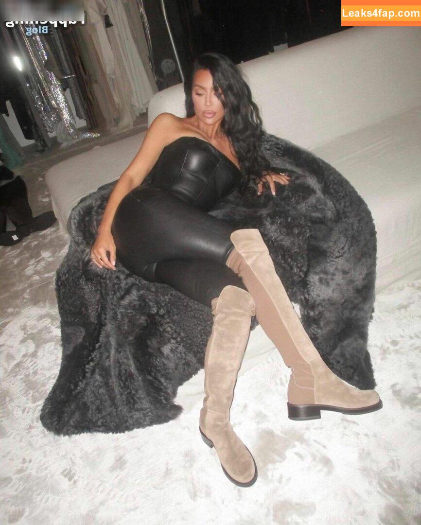 Kim Kardashian / https: / kimkadarshian / kimkardashian слитое фото фото #2043