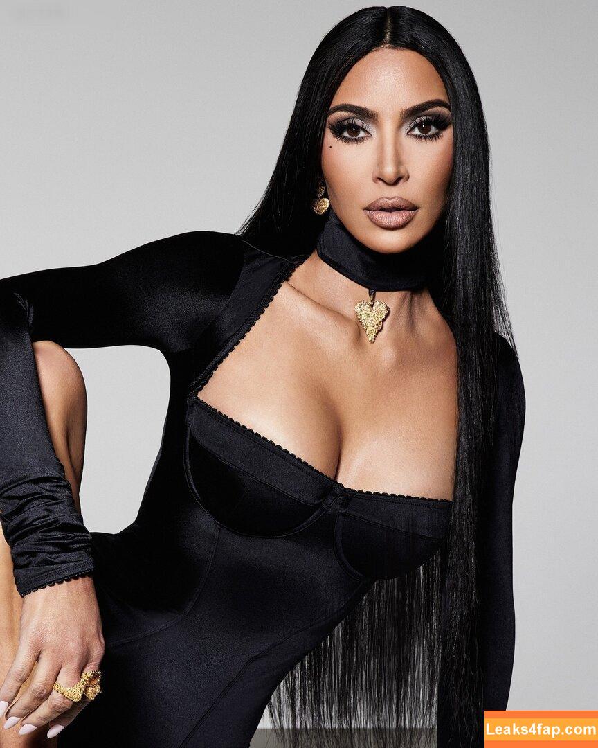 Kim Kardashian / https: / kimkadarshian / kimkardashian leaked photo photo #2046