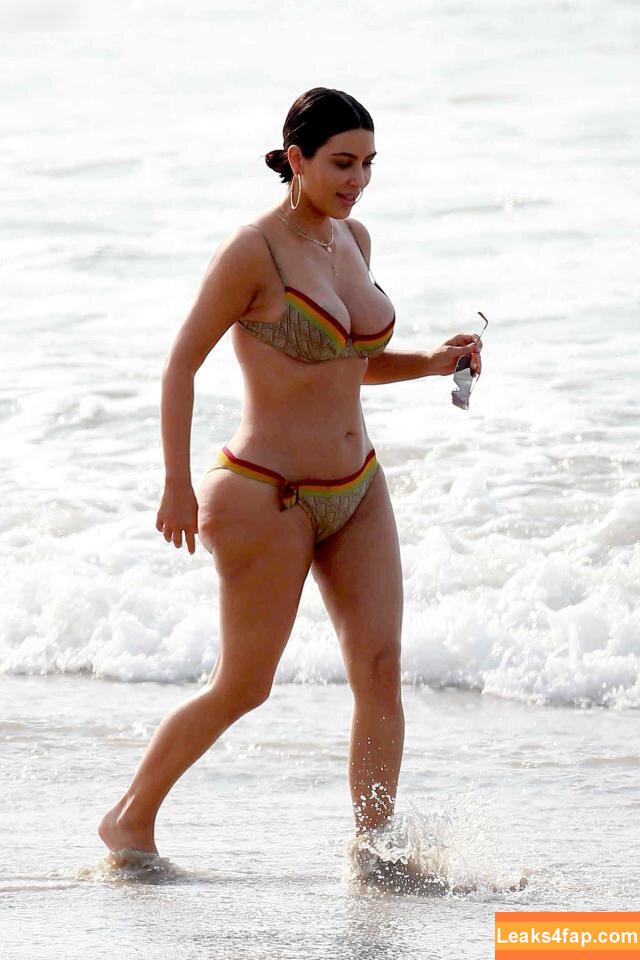 Kim Kardashian / https: / kimkadarshian / kimkardashian leaked photo photo #2055
