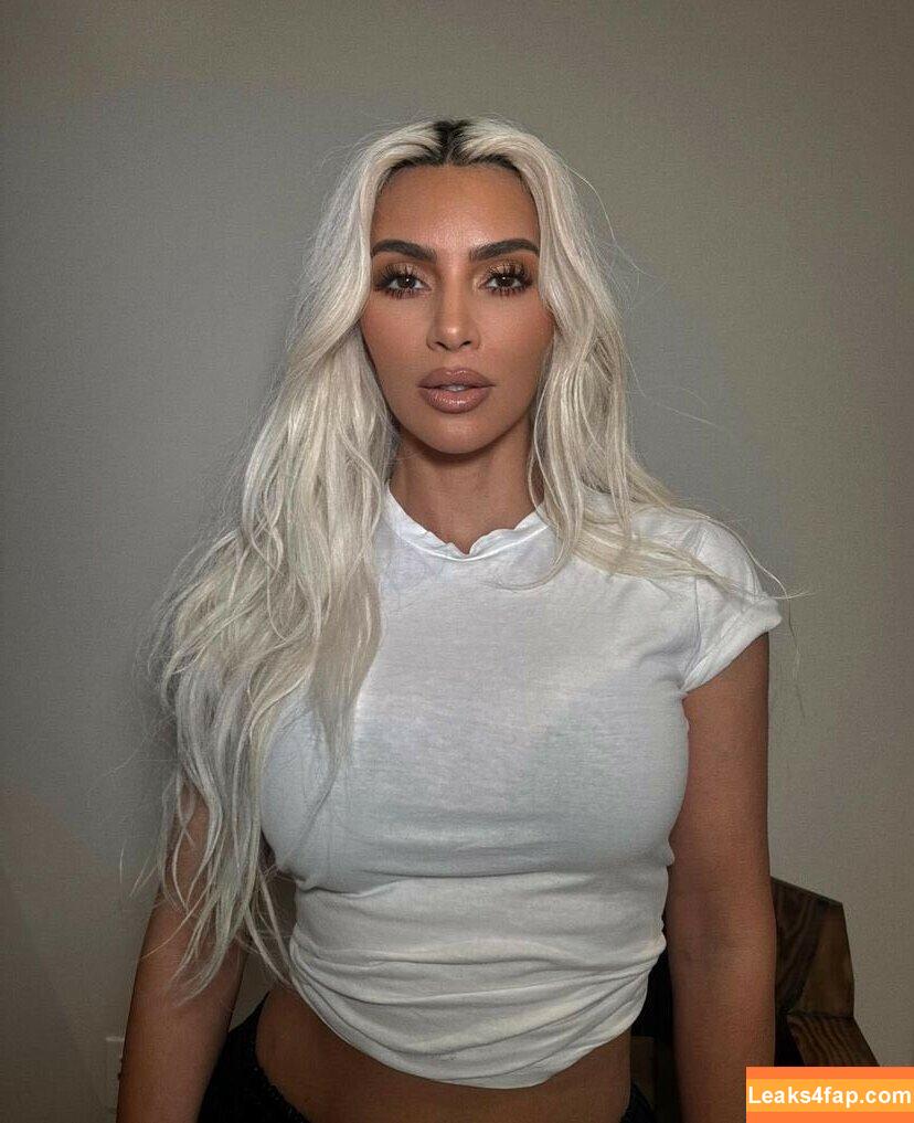 Kim Kardashian / https: / kimkadarshian / kimkardashian leaked photo photo #2056