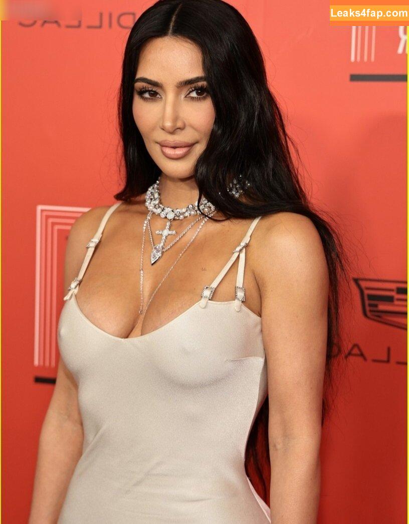 Kim Kardashian / https: / kimkadarshian / kimkardashian leaked photo photo #2067