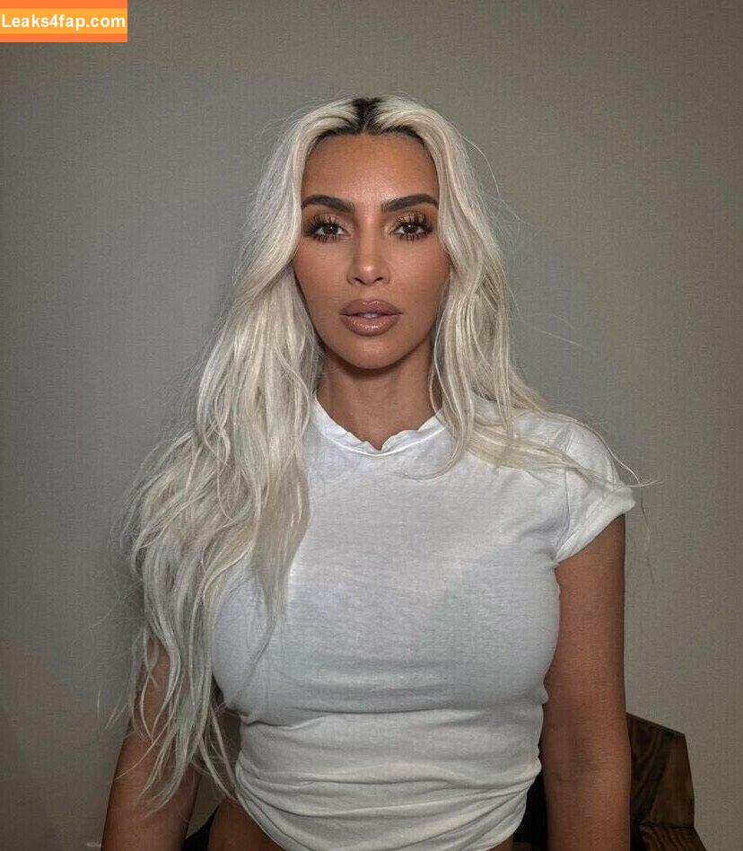 Kim Kardashian / https: / kimkadarshian / kimkardashian leaked photo photo #2069
