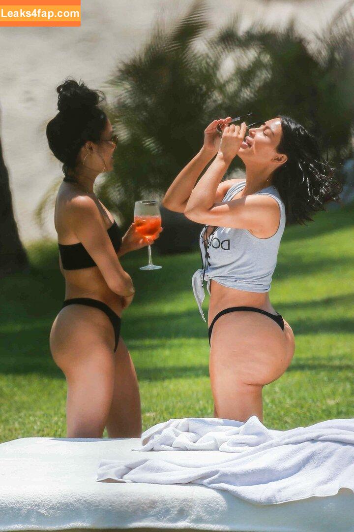 Kim Kardashian / https: / kimkadarshian / kimkardashian leaked photo photo #2079