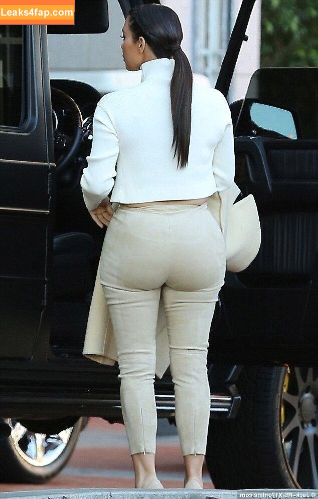 Kim Kardashian / https: / kimkadarshian / kimkardashian leaked photo photo #2095