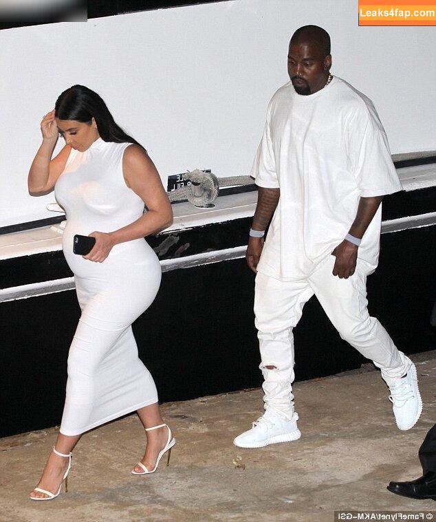 Kim Kardashian / https: / kimkadarshian / kimkardashian leaked photo photo #2107