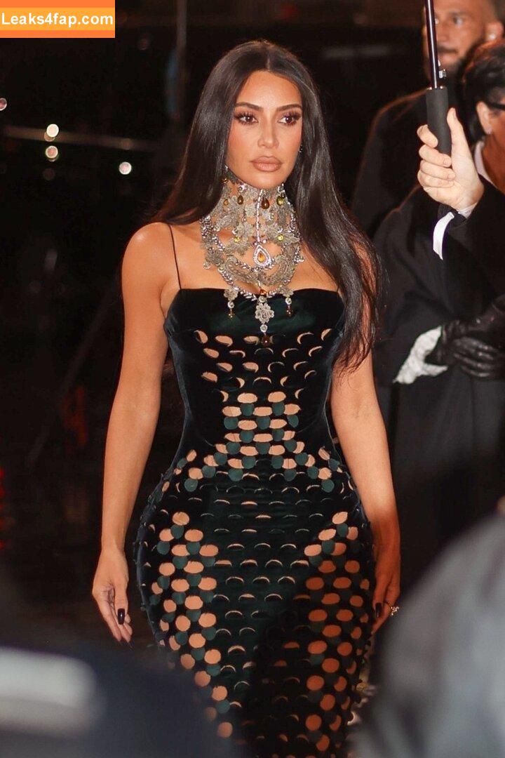 Kim Kardashian / https: / kimkadarshian / kimkardashian leaked photo photo #2112