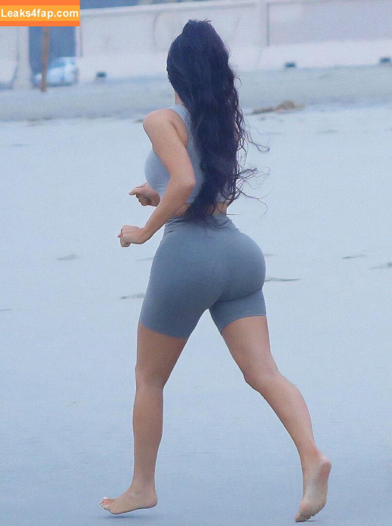 Kim Kardashian / https: / kimkadarshian / kimkardashian leaked photo photo #2116