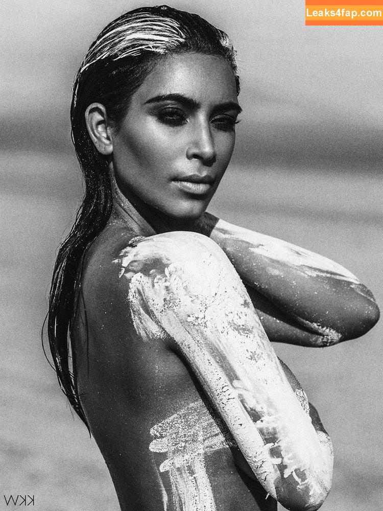 Kim Kardashian / https: / kimkadarshian / kimkardashian leaked photo photo #2164