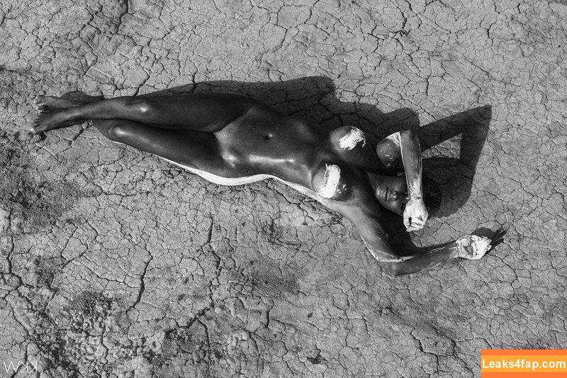 Kim Kardashian / https: / kimkadarshian / kimkardashian leaked photo photo #2168