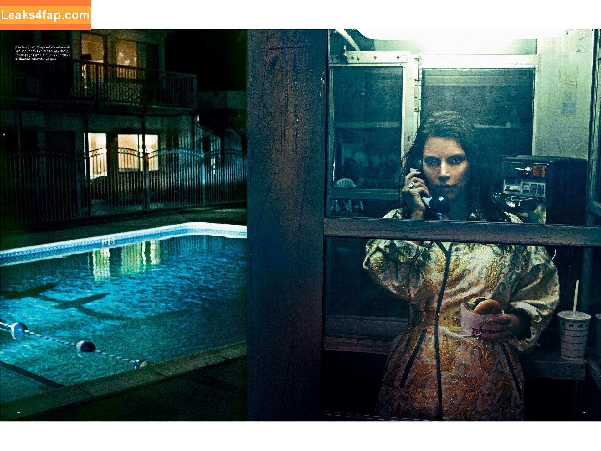 Kim Kardashian / https: / kimkadarshian / kimkardashian leaked photo photo #2198