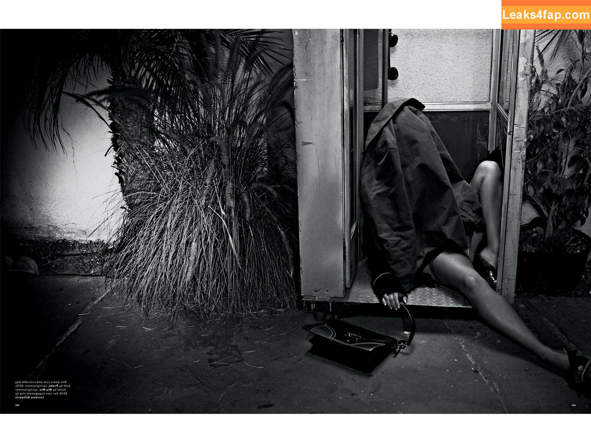 Kim Kardashian / https: / kimkadarshian / kimkardashian leaked photo photo #2199