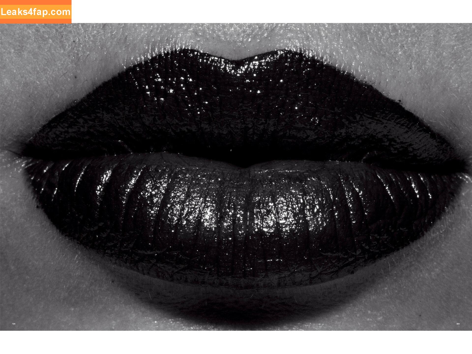 Kim Kardashian / https: / kimkadarshian / kimkardashian leaked photo photo #2203