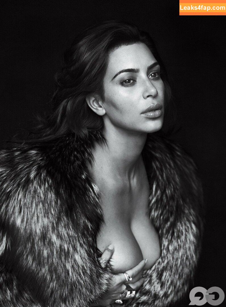 Kim Kardashian / https: / kimkadarshian / kimkardashian leaked photo photo #2228