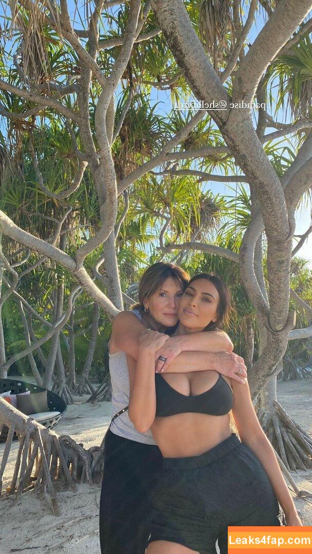 Kim Kardashian / https: / kimkadarshian / kimkardashian leaked photo photo #2234