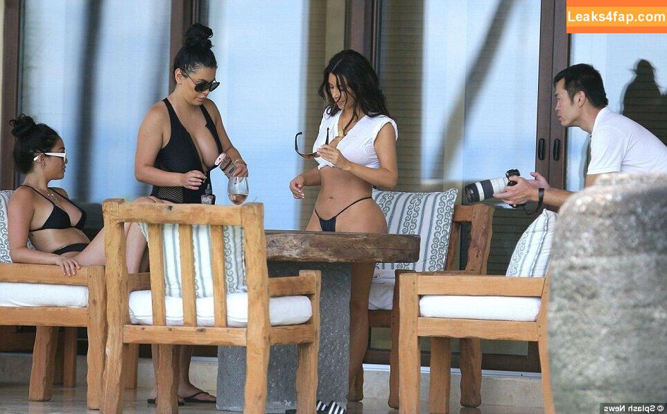 Kim Kardashian / https: / kimkadarshian / kimkardashian leaked photo photo #2243