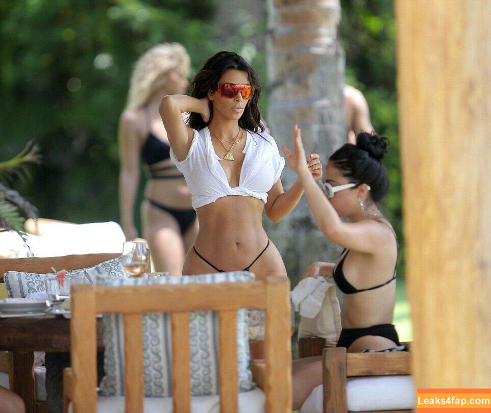 Kim Kardashian / https: / kimkadarshian / kimkardashian leaked photo photo #2246