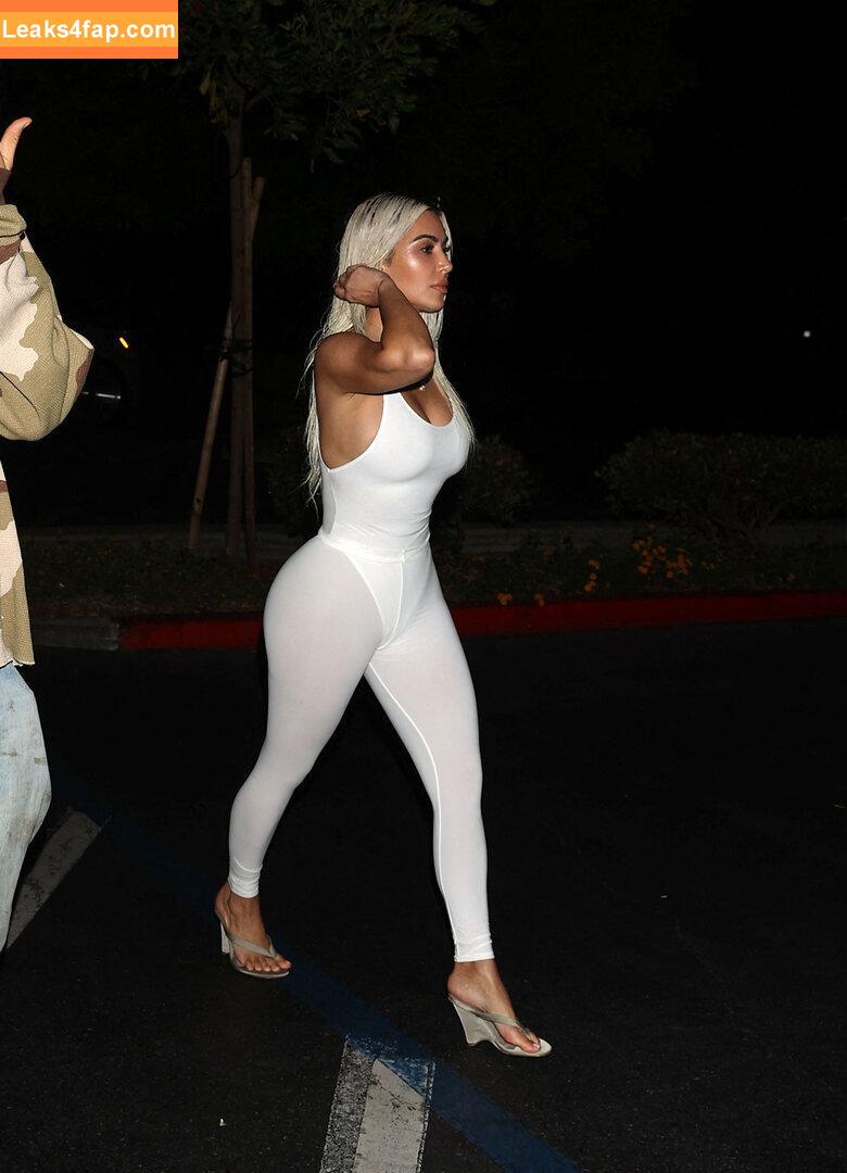 Kim Kardashian / https: / kimkadarshian / kimkardashian leaked photo photo #2305