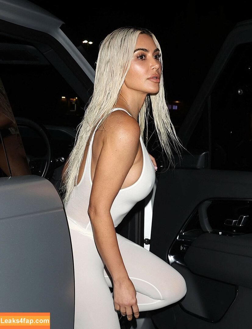 Kim Kardashian / https: / kimkadarshian / kimkardashian leaked photo photo #2306