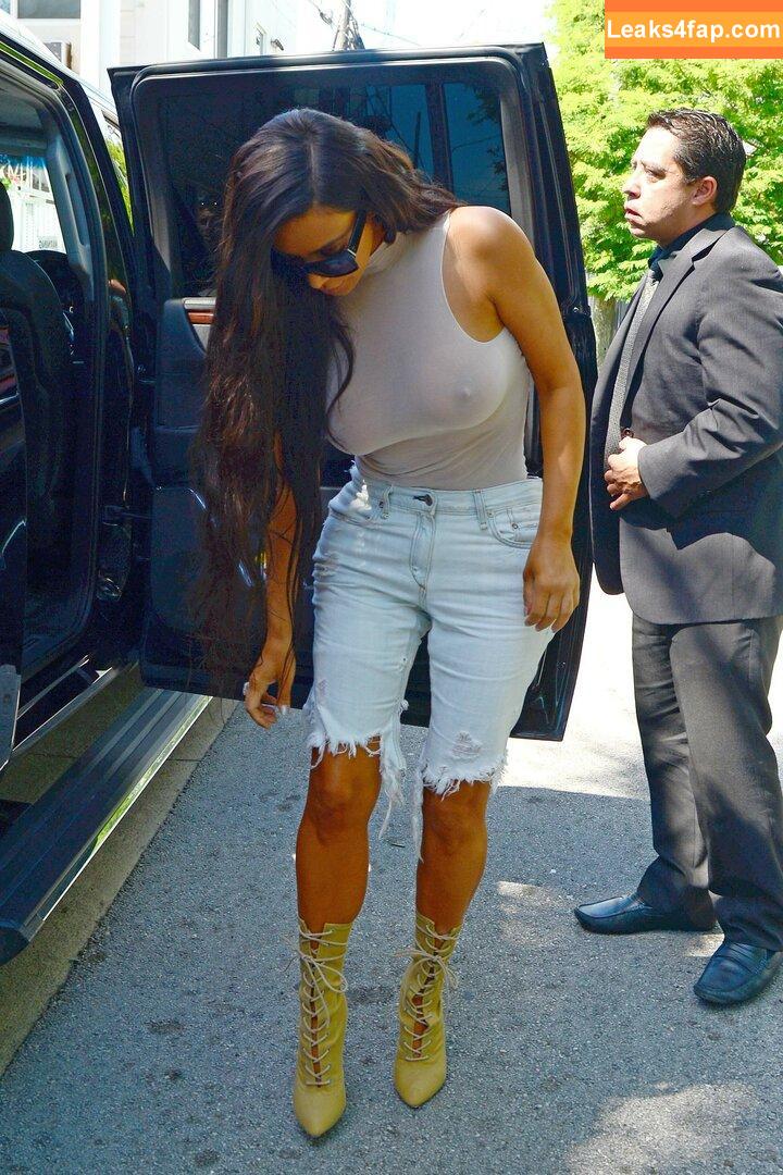 Kim Kardashian / https: / kimkadarshian / kimkardashian leaked photo photo #2313
