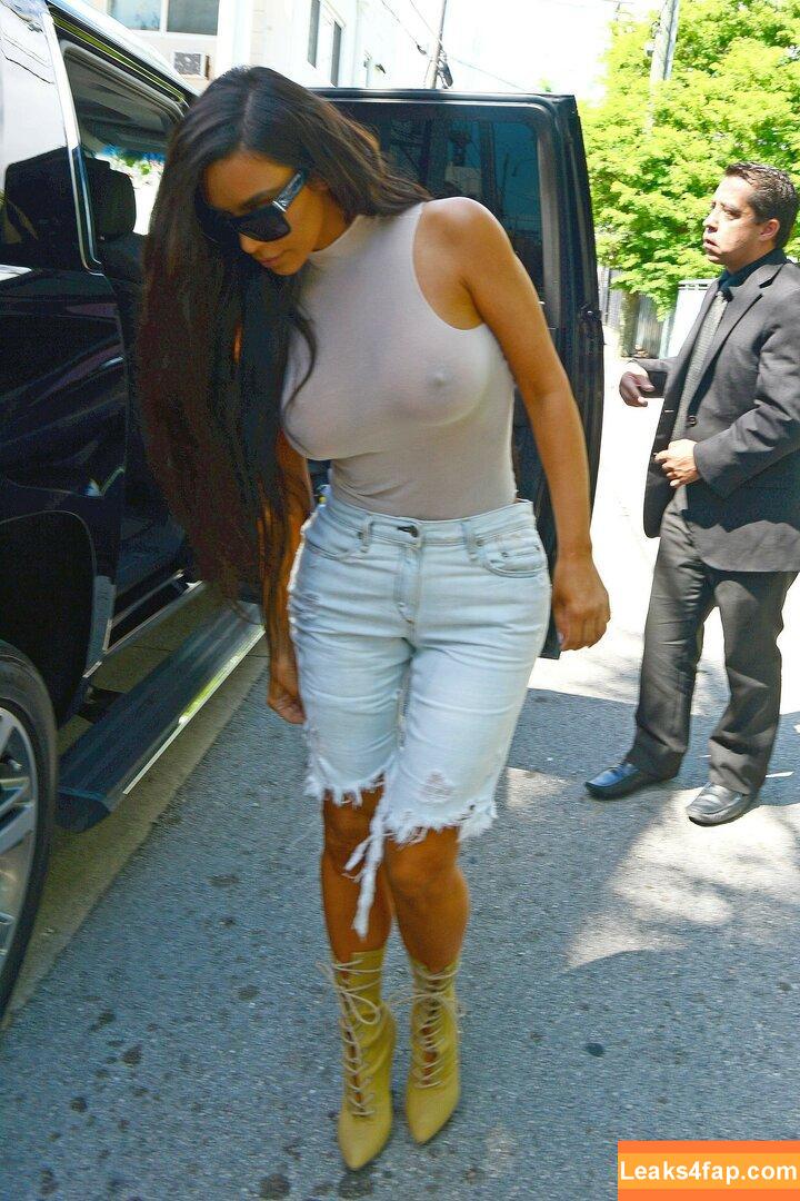 Kim Kardashian / https: / kimkadarshian / kimkardashian leaked photo photo #2321