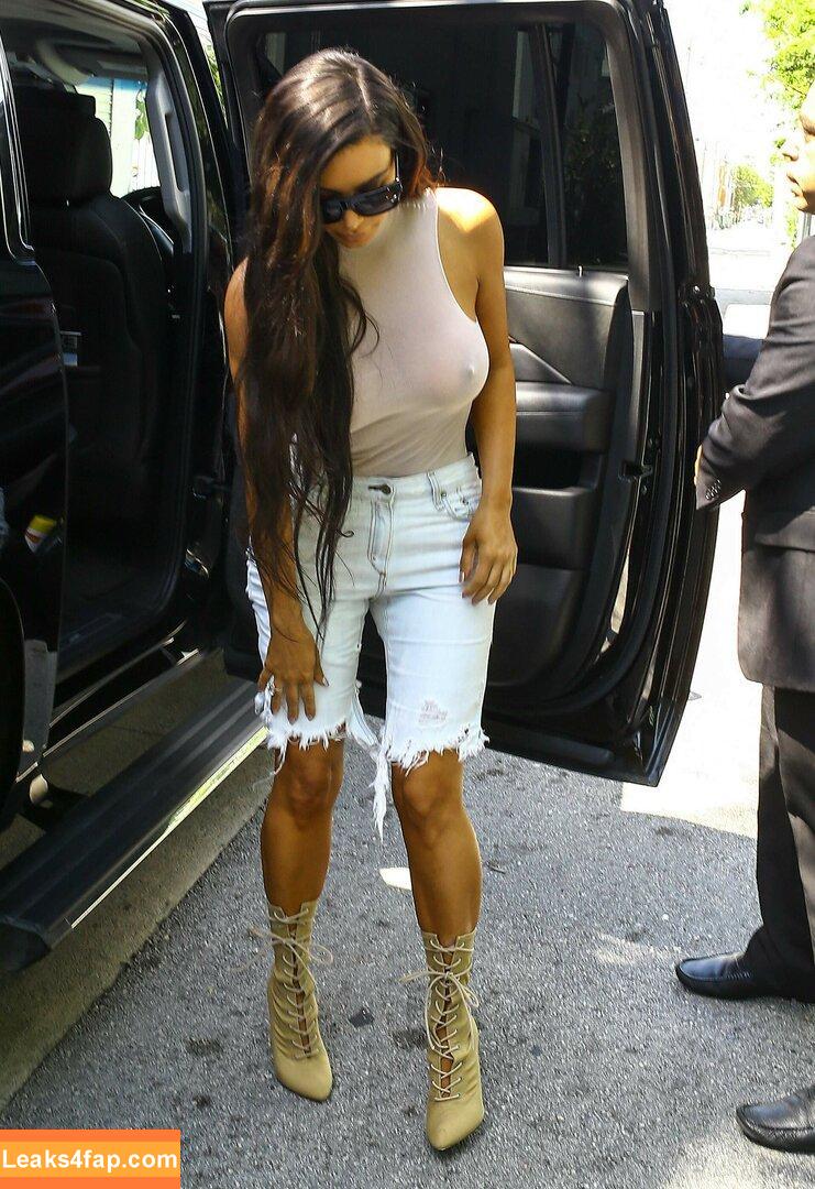 Kim Kardashian / https: / kimkadarshian / kimkardashian leaked photo photo #2325