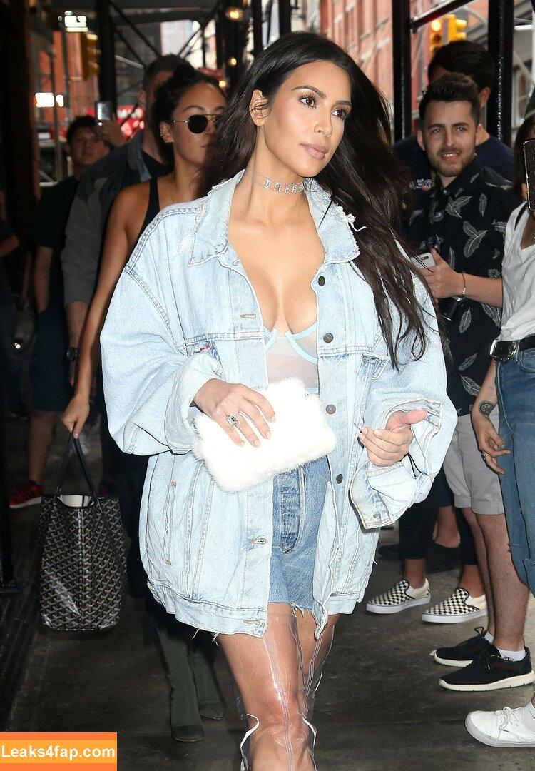 Kim Kardashian / https: / kimkadarshian / kimkardashian leaked photo photo #2361