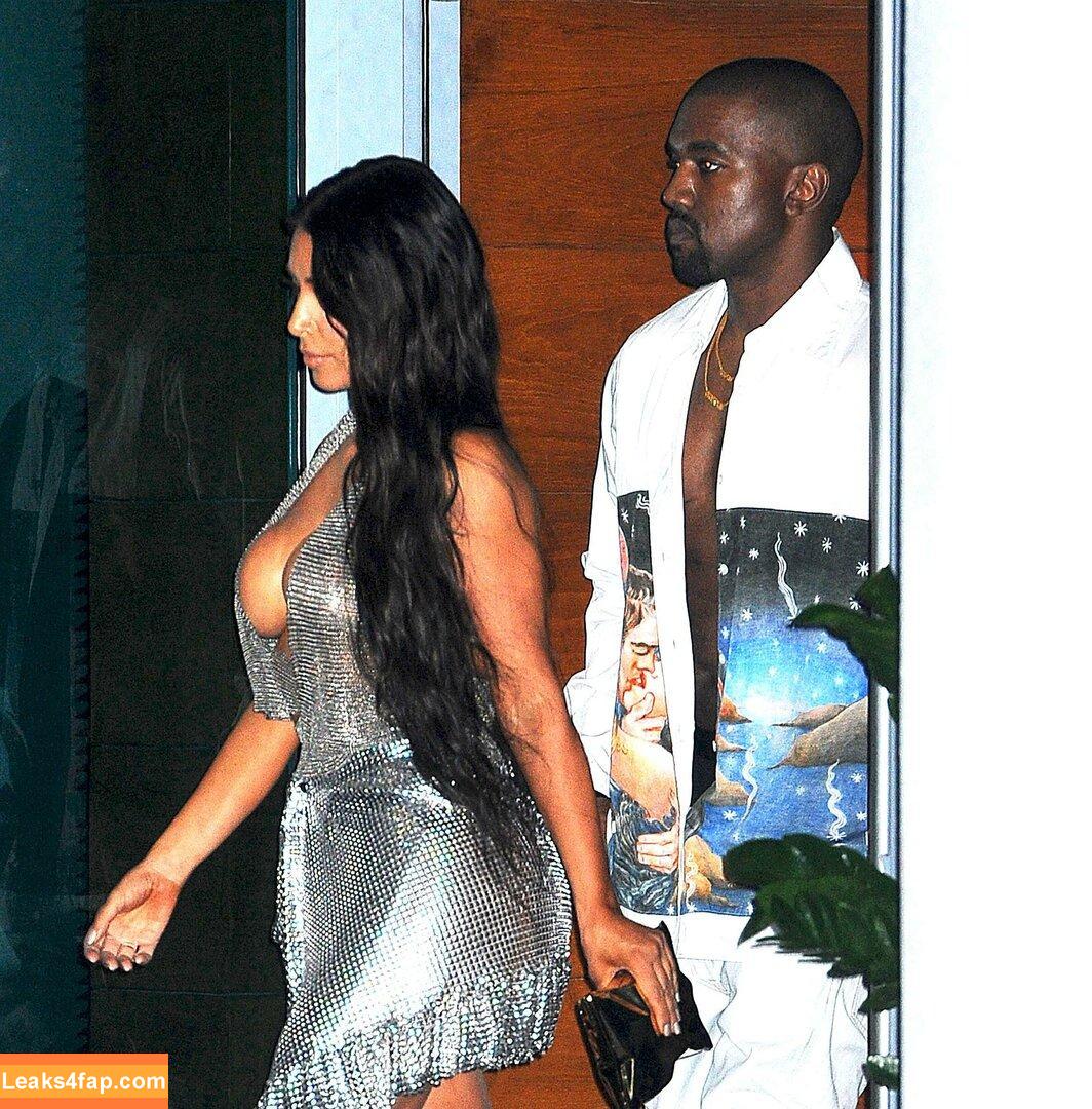 Kim Kardashian / https: / kimkadarshian / kimkardashian leaked photo photo #2362