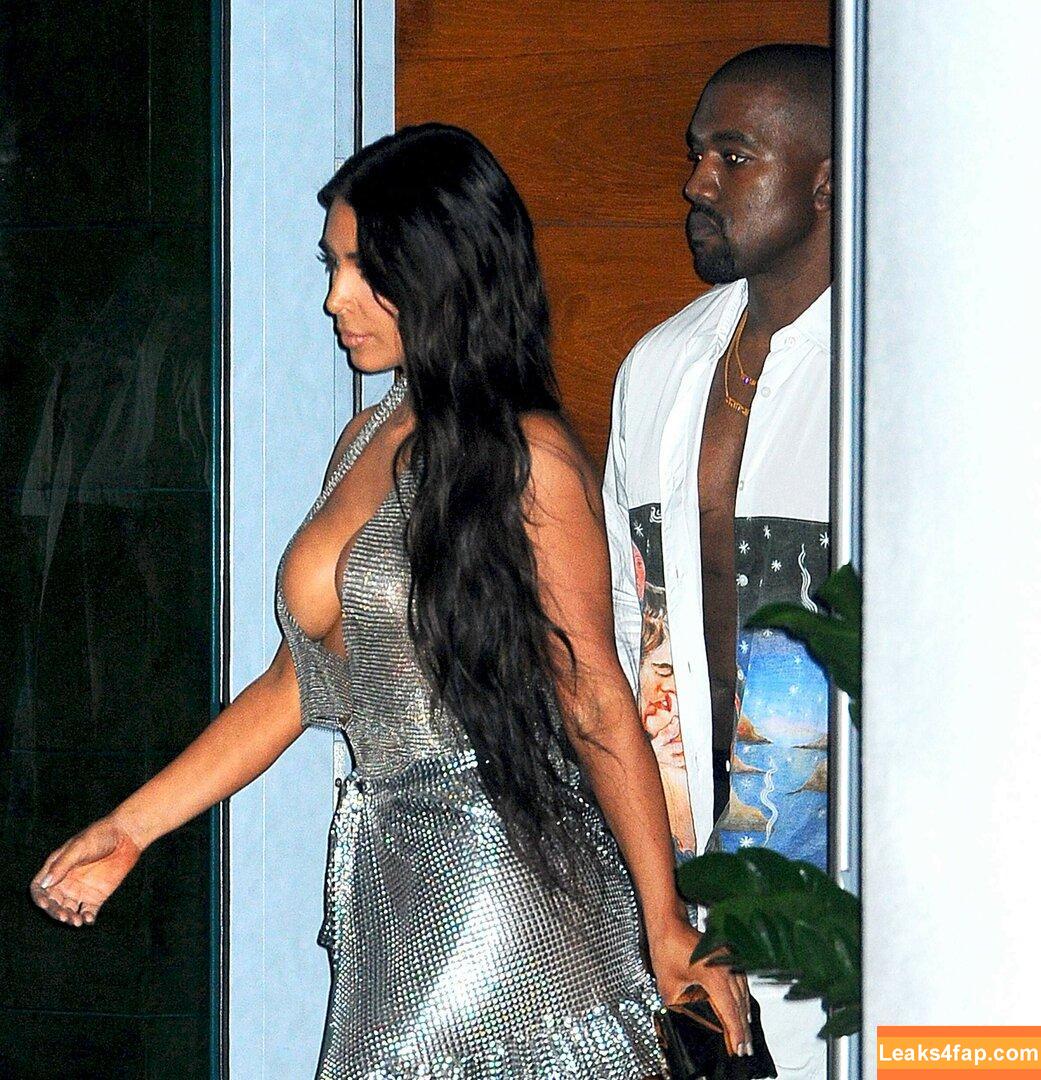 Kim Kardashian / https: / kimkadarshian / kimkardashian leaked photo photo #2365