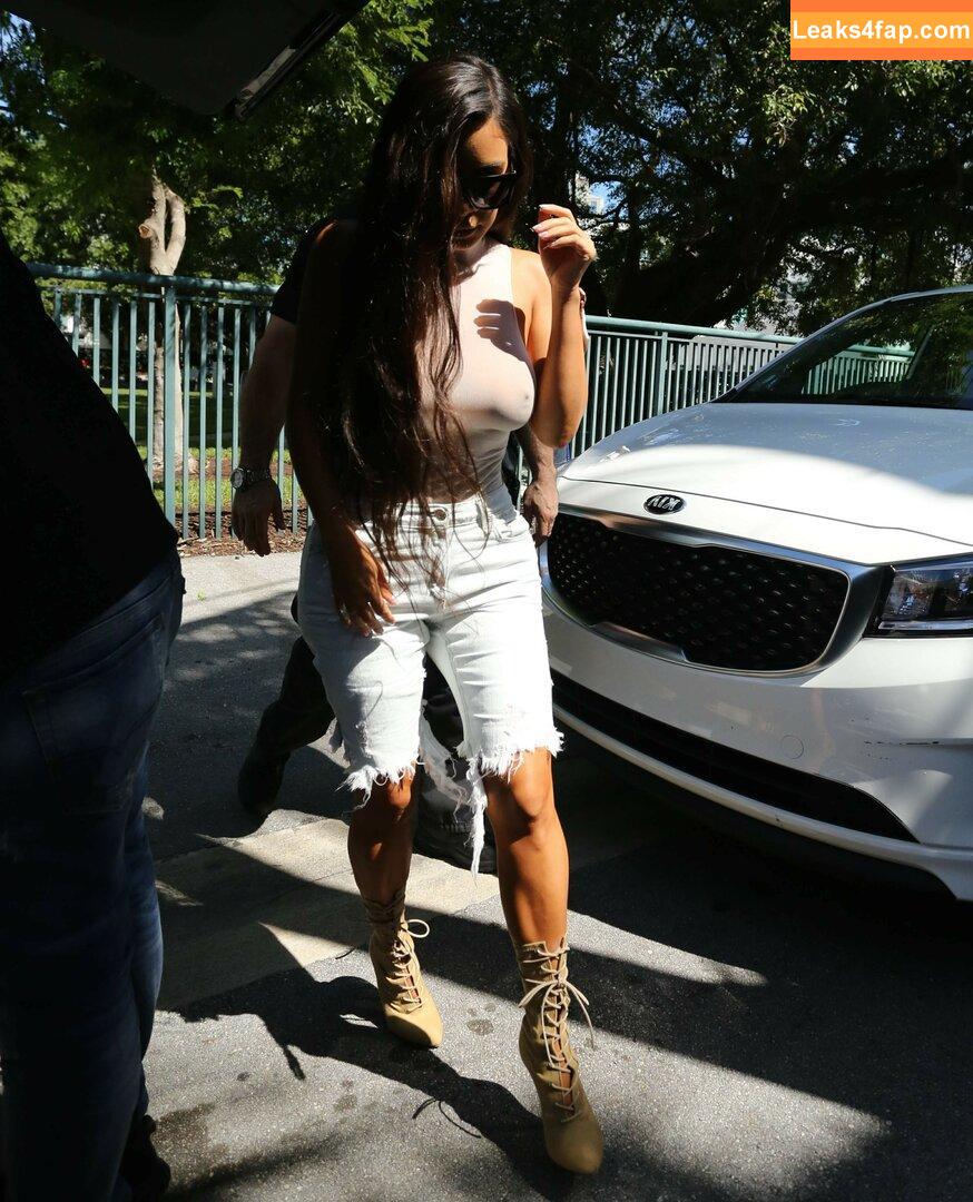 Kim Kardashian / https: / kimkadarshian / kimkardashian leaked photo photo #2403