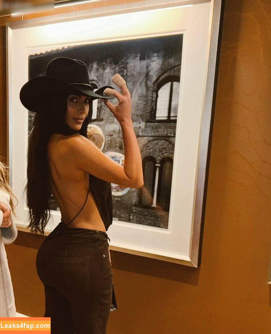 Kim Kardashian / https: / kimkadarshian / kimkardashian leaked photo photo #2412