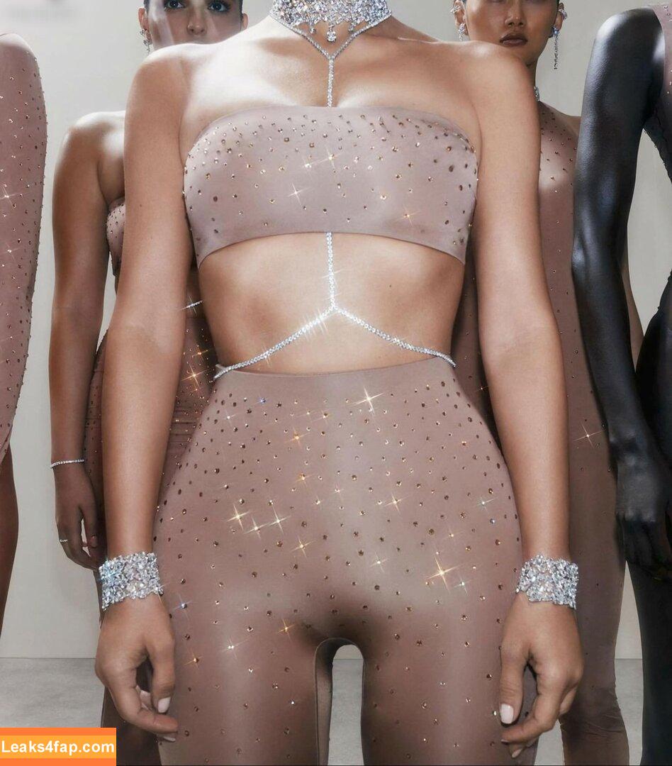 Kim Kardashian / https: / kimkadarshian / kimkardashian leaked photo photo #2450