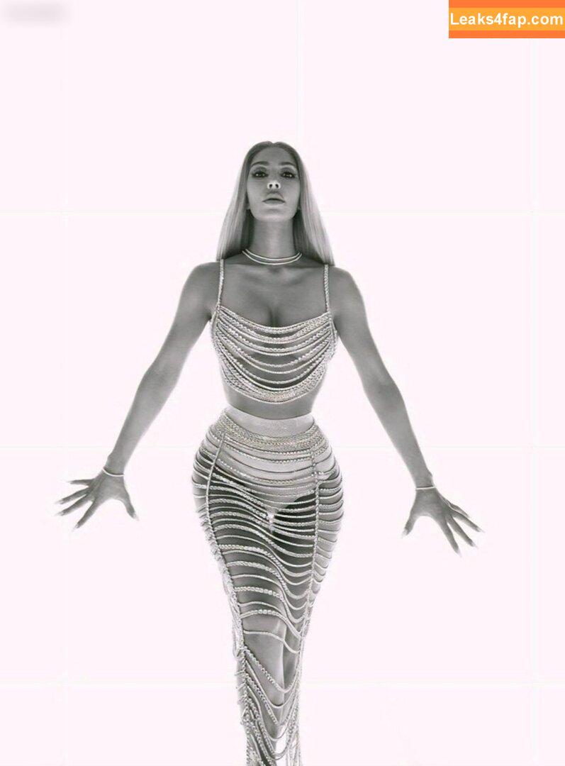 Kim Kardashian / https: / kimkadarshian / kimkardashian leaked photo photo #2451