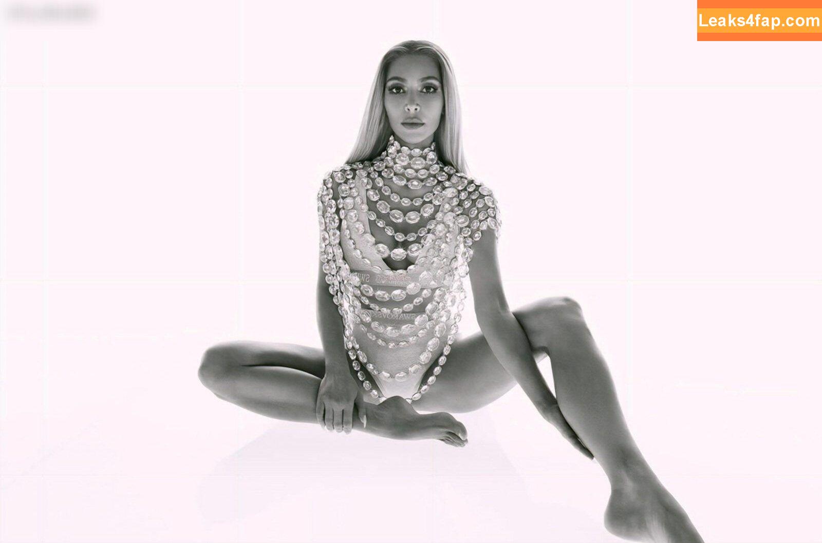 Kim Kardashian / https: / kimkadarshian / kimkardashian leaked photo photo #2453