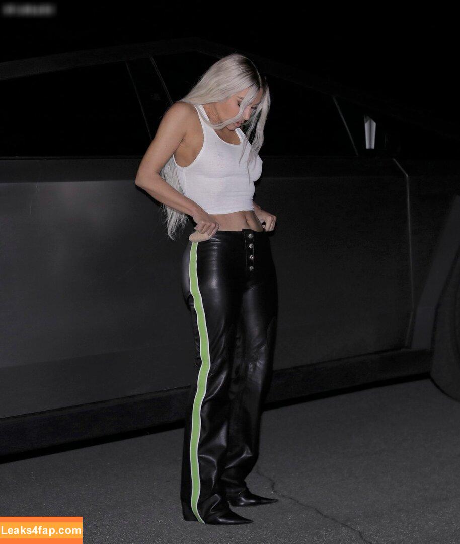 Kim Kardashian / https: / kimkadarshian / kimkardashian leaked photo photo #2468