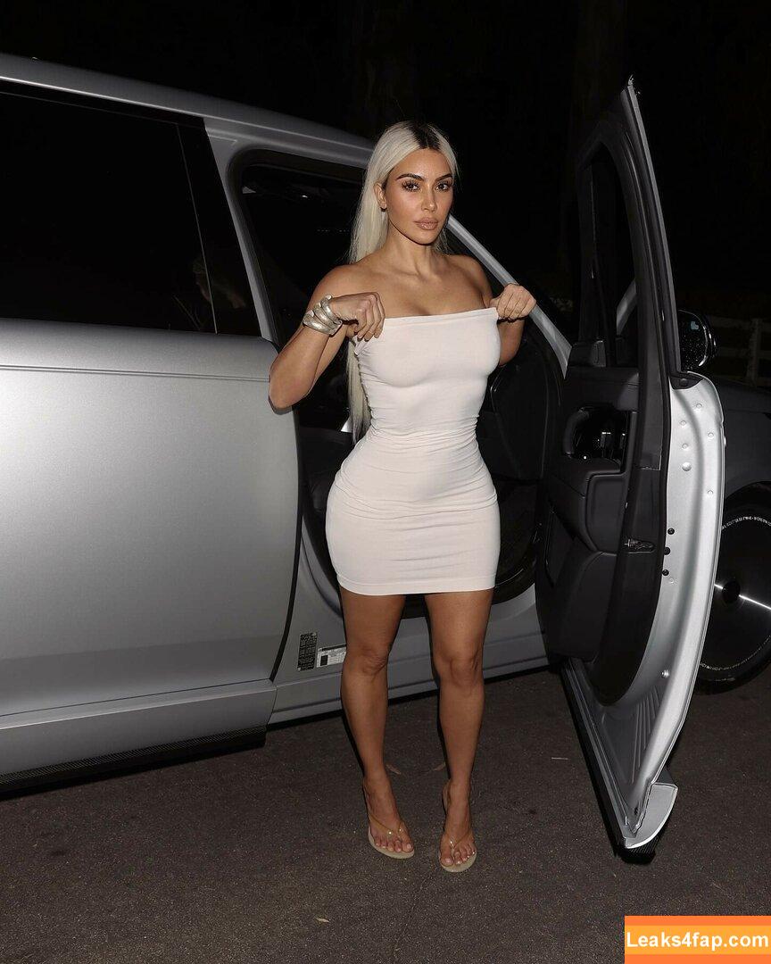 Kim Kardashian / https: / kimkadarshian / kimkardashian leaked photo photo #2480