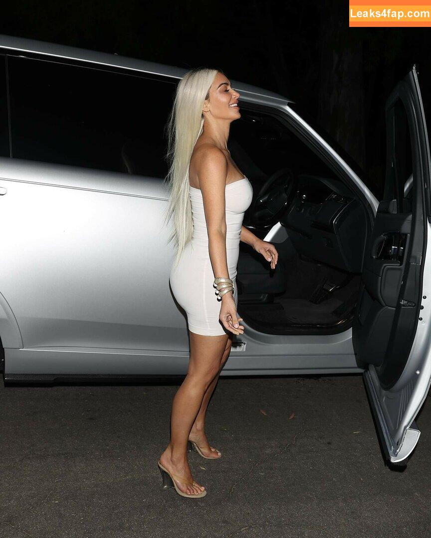 Kim Kardashian / https: / kimkadarshian / kimkardashian leaked photo photo #2482