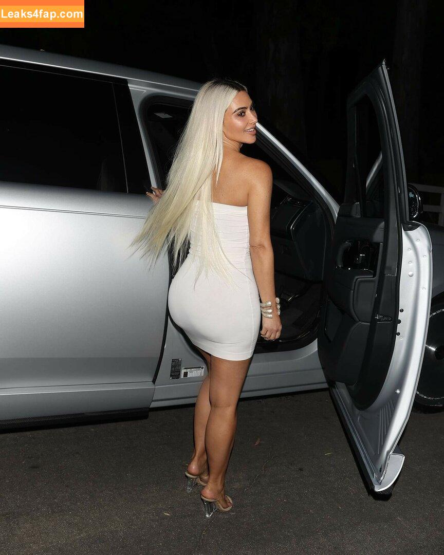 Kim Kardashian / https: / kimkadarshian / kimkardashian leaked photo photo #2484