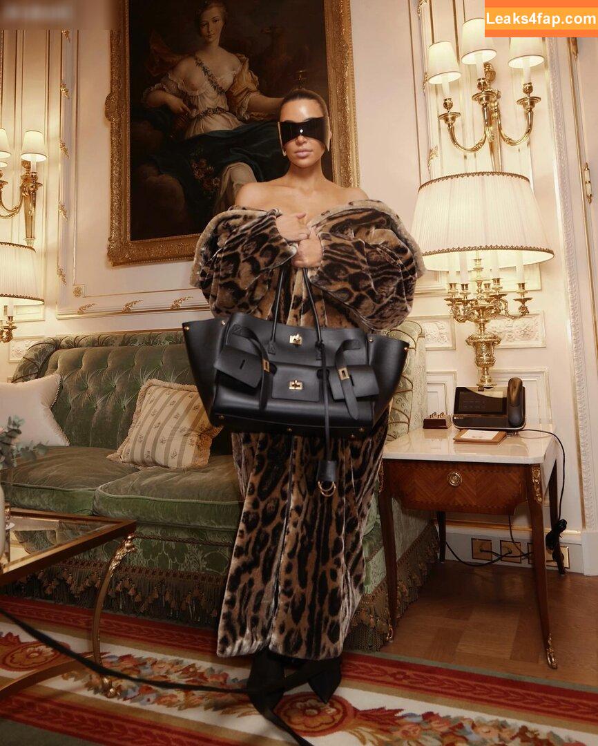 Kim Kardashian / https: / kimkadarshian / kimkardashian leaked photo photo #2489