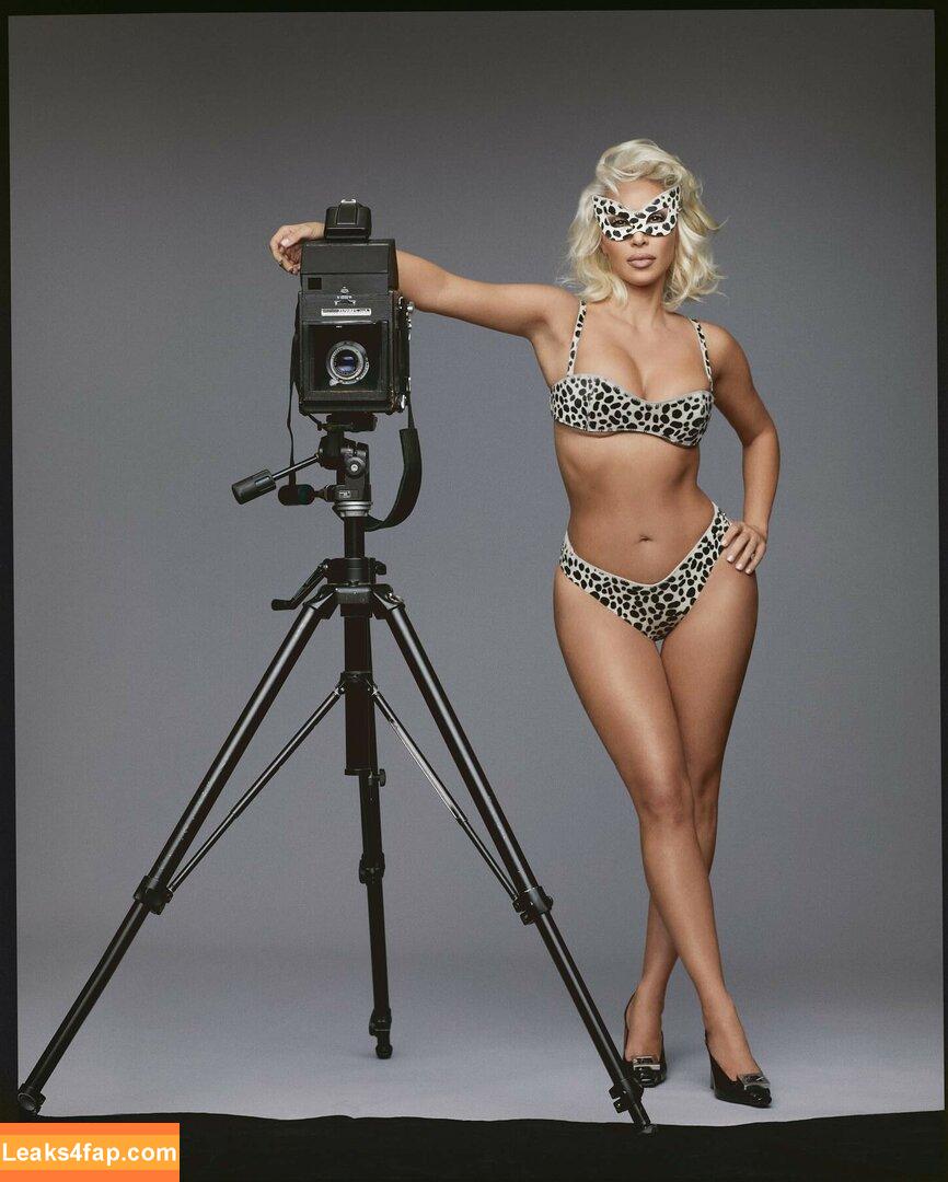 Kim Kardashian / https: / kimkadarshian / kimkardashian leaked photo photo #2502