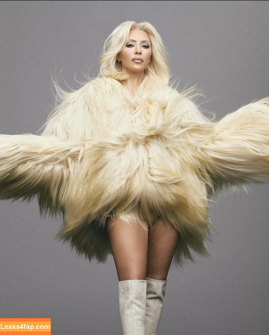 Kim Kardashian / https: / kimkadarshian / kimkardashian leaked photo photo #2508