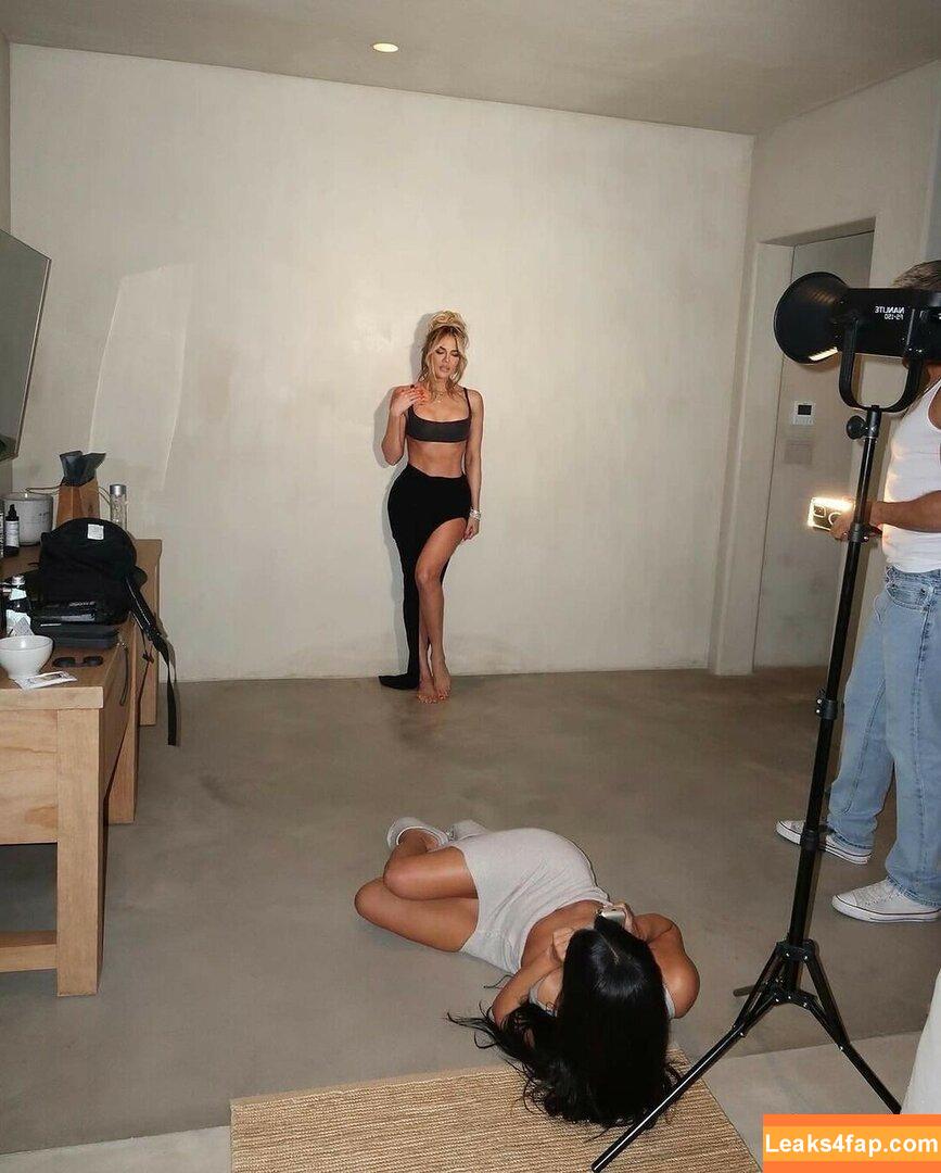 Kim Kardashian / https: / kimkadarshian / kimkardashian leaked photo photo #2520
