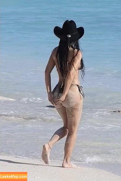 Kim Kardashian / https: / kimkadarshian / kimkardashian leaked photo photo #2526