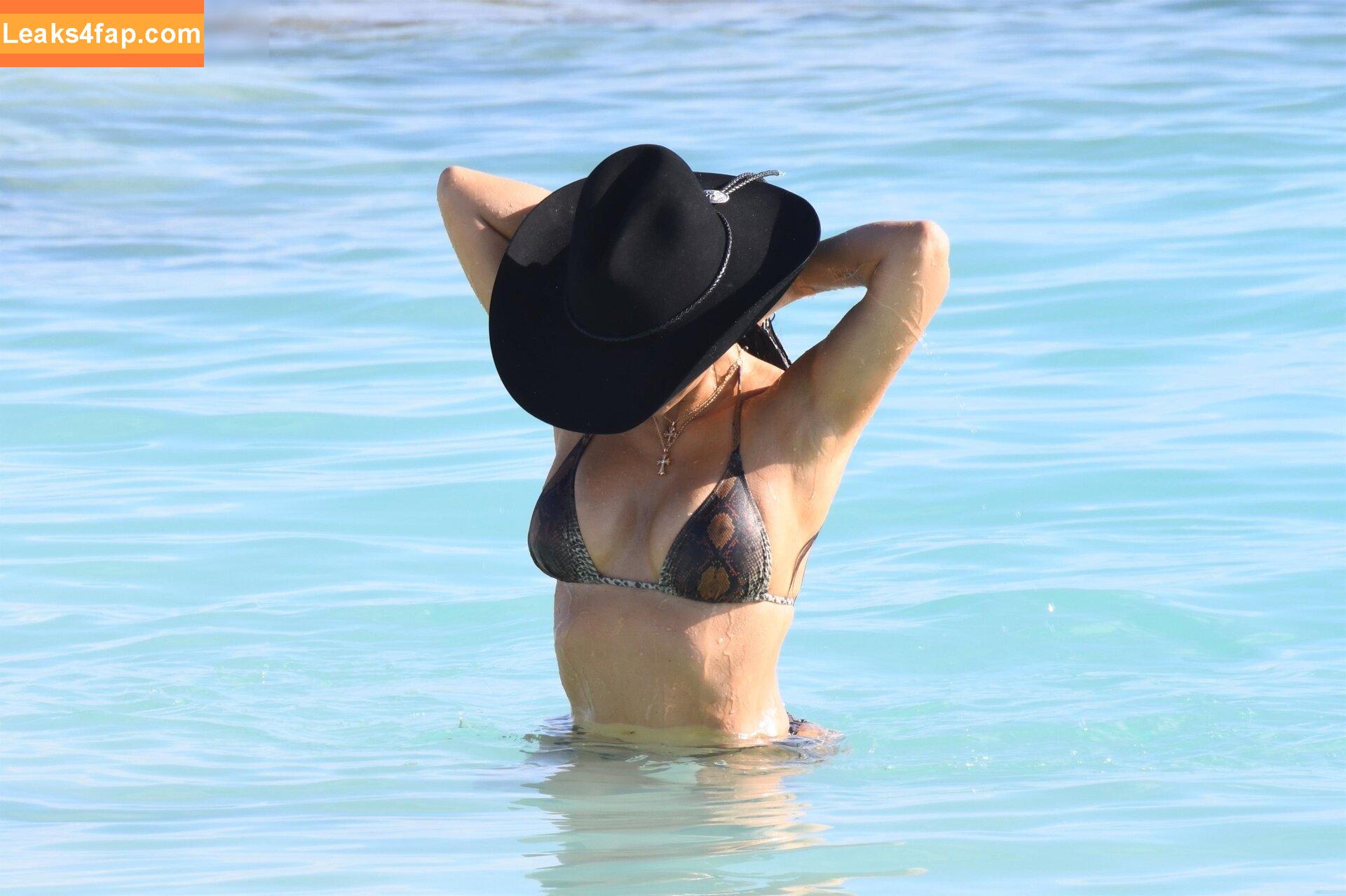 Kim Kardashian / https: / kimkadarshian / kimkardashian leaked photo photo #2536