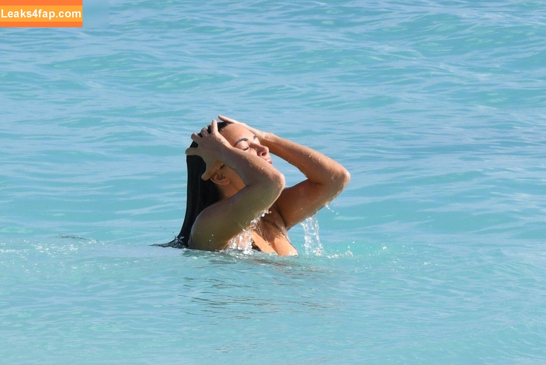 Kim Kardashian / https: / kimkadarshian / kimkardashian leaked photo photo #2543