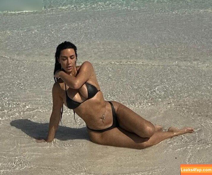 Kim Kardashian / https: / kimkadarshian / kimkardashian leaked photo photo #2558