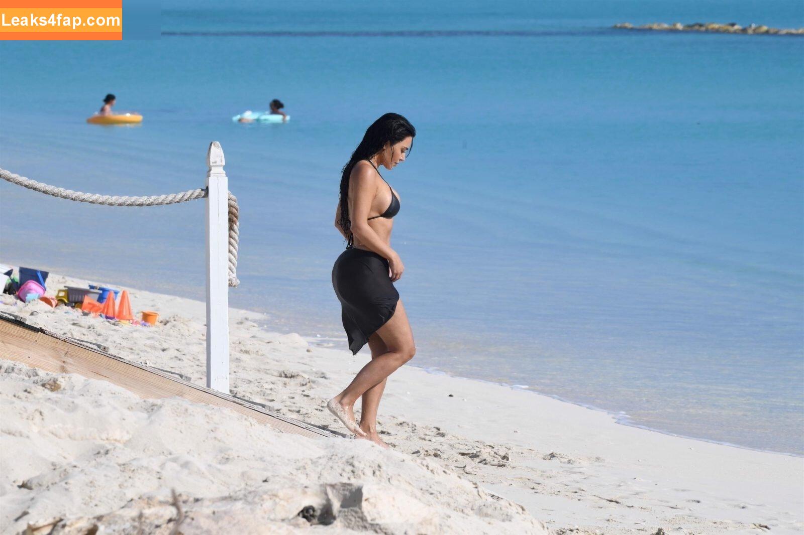 Kim Kardashian / https: / kimkadarshian / kimkardashian leaked photo photo #2570